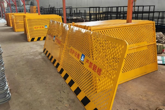 成都冲孔护栏 成都冲孔护栏